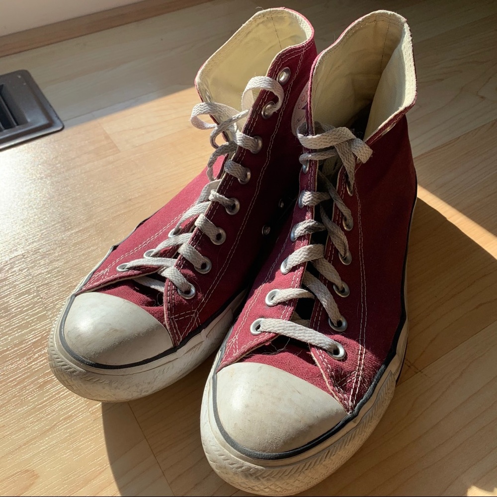 Converse Chuck Taylor High Tops maroon
